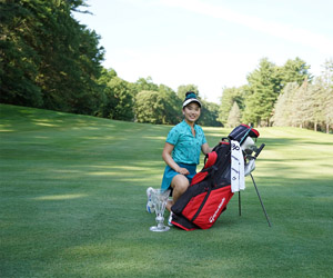 Lucy Li with bag and trophy